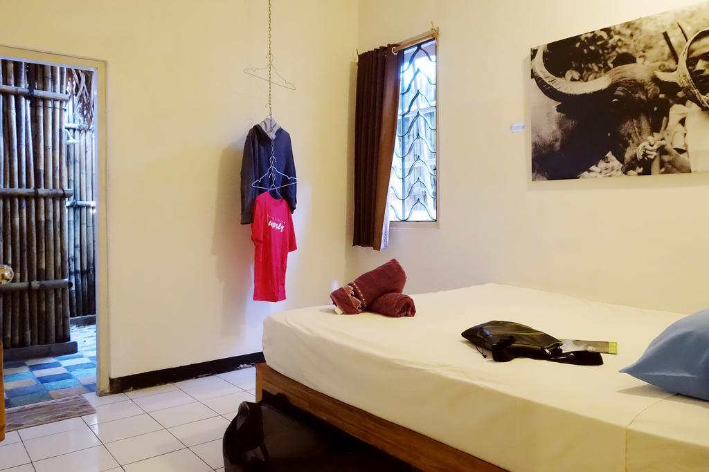 Viavia Guesthouse Yogyakarta Room photo