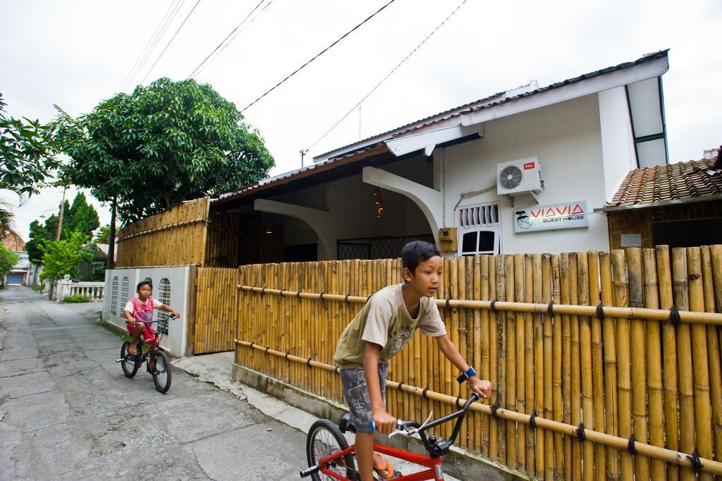 Viavia Guesthouse Yogyakarta Exterior photo