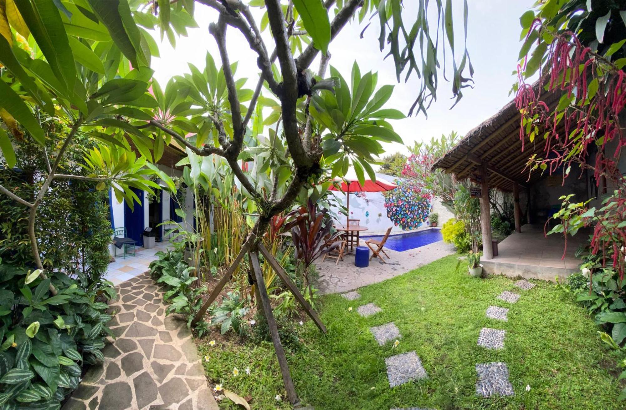 Viavia Guesthouse Yogyakarta Exterior photo